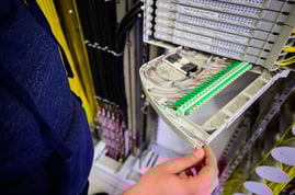 Netzverteiler-Vorbereitung-fuer-Online-Schaltung-der-Hausanschluesse